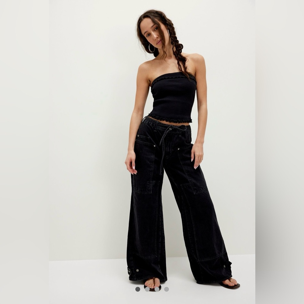 NWT FREE PEOPLE WE THE FREE CURVY OUTLAW WIDE LEG JEAN 🖤🖤